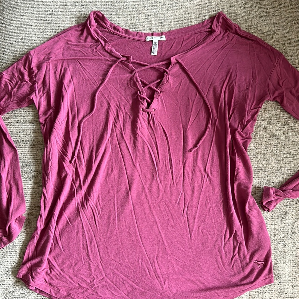 VS/Pink Super Soft Pink V neck